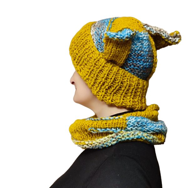 Chaotic Squirrel ensemble highlighting reversible feature and bold mixed tones