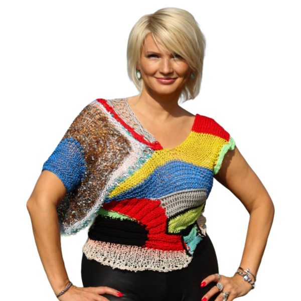 Яркий вязаный топ с трансформацией задом наперёд и наизнанку