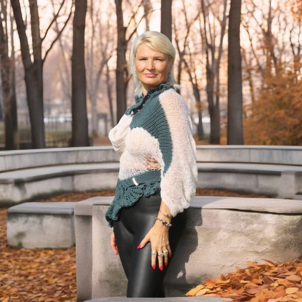 Artistic layering sweater with moss green back and white front