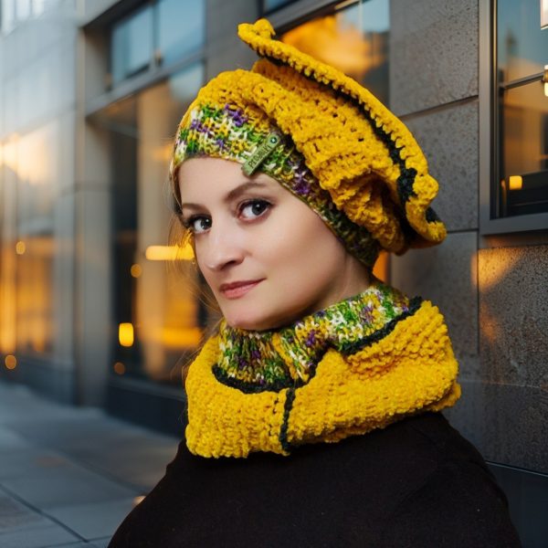 Sunny Squared asymmetrical playful hat with melange details